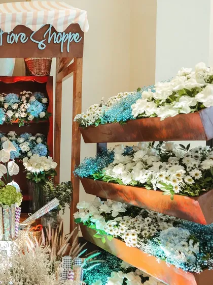 The "Fiore Shoppe" flower station, with tiers of fresh blue and white flowers ready for guests to pick and create their own arrangements.