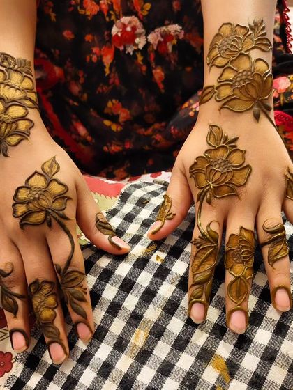 Hajira Mehendi Artist - Mehndi Art Classes & Workshops Flowing Floral & Arabic Designs photo 28