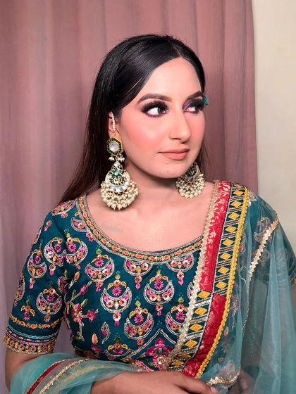 I love how this look came together. The makeup, the outfit, and of course, the perfect little hair accessory.