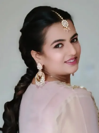 A beautiful side-swept bubble braid. This is a modern and stylish alternative to a traditional braid, perfect for a Mehendi or Sangeet event.