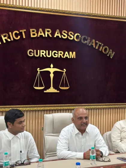 A candid moment during the inauguration event. Open dialogue with the judiciary is crucial for addressing the concerns of advocates.