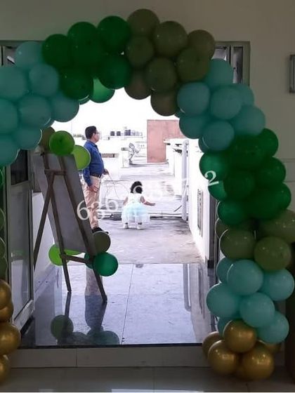 A jungle themed balloon arch at an entrance, giving guests a taste of the wild adventure waiting inside.
