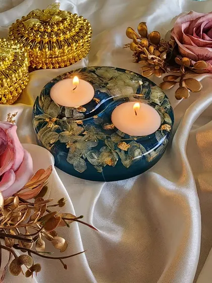 A closer look at the teal floral tealight holder.