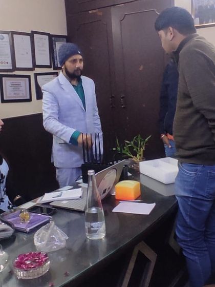 A client discussing the features of our multi-antenna signal jammer with our team. We believe in giving honest advice and helping customers understand exactly what they are buying.