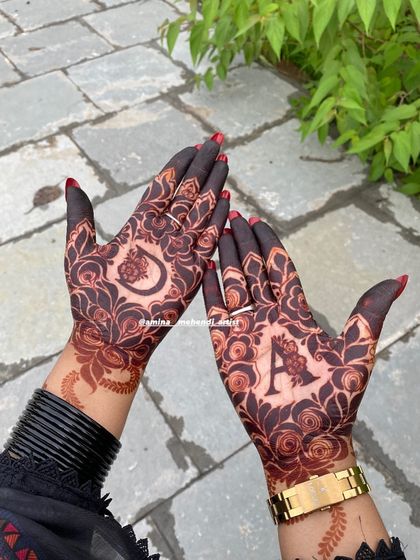A final look at this gorgeous stained mehendi, showcasing the beautiful results of my all-natural henna.