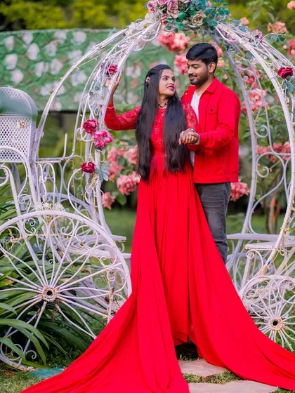 Create your own fairytale moment with our beautiful Cinderella carriage, set within our lush green gardens. It's a whimsical and romantic backdrop for any pre-wedding or maternity photoshoot.