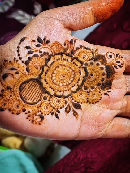 Minimalist & Party Mehendi photo 21