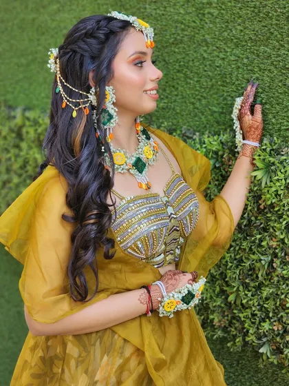 A candid side profile of our mehendi look. The lightweight cape allows for easy movement, so you can enjoy your event without any hassle.