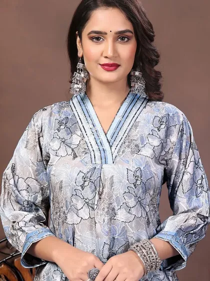 This multicolor muslin kurta pant set is so easy and breezy. The floral print and comfortable fit make it perfect for a casual day out or a relaxed get-together.