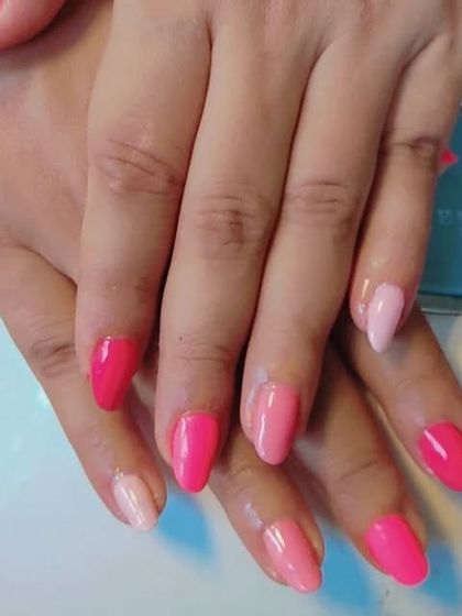 A lovely manicure using different shades of pink, from light to dark, for a gradient effect across the nails.
