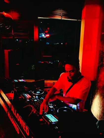 Josh B - DJ Services Club & Lounge Vibe photo 18
