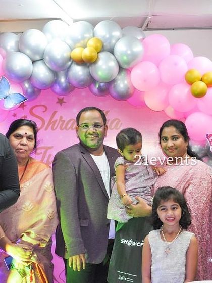 Another happy family photo from the butterfly party.