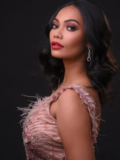 A final shot from this series, capturing a timeless and elegant party look.