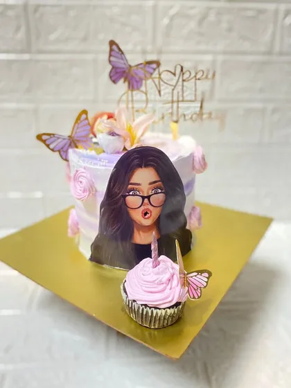 Another look at the fun and interactive blow-out cake.