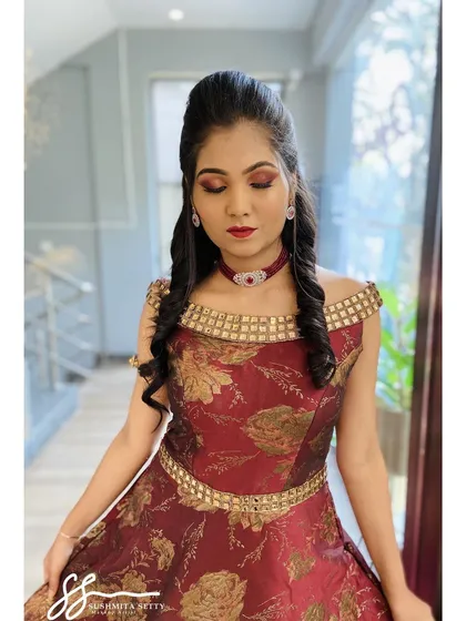 This model looks absolutely radiant. The full Sangeet look, from the elegant hair to the bold makeup, is designed to make you the center of attention.