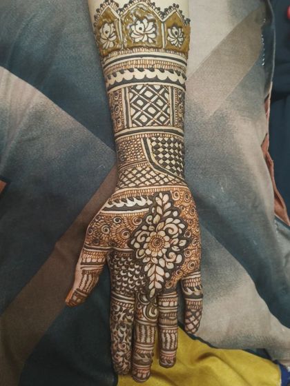 Fouzia Ahmed - Bridal Mehendi A Closer Look at the Details photo 4