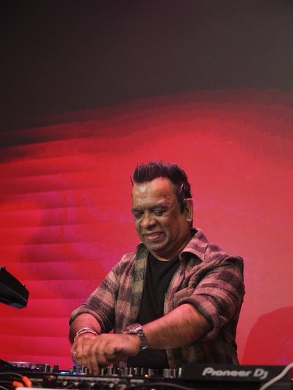 Ivan Nilkon - Live DJ Services Behind The Decks photo 9