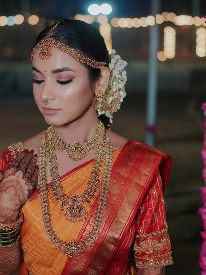I have a special place in my heart for South Indian weddings. The rich traditions, the beautiful Kanjeevaram sarees, and the elegant gold jewelry are so inspiring. For this bride, I created a classic South Indian bridal look with defined eyes and radiant skin that perfectly complemented her entire ensemble.