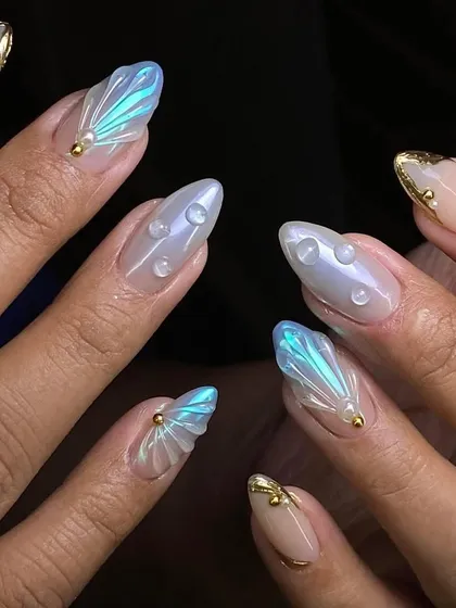Iridescent, wing-like 3D structures on a pearly base. This futuristic design is an example of the highly creative and specialized art you can learn.