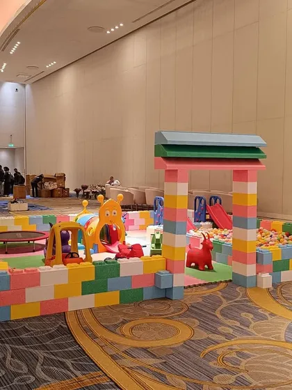 This perspective shows the entrance arch and the clear separation between the active play area and the ball pit. We ensure every setup is logically arranged for easy supervision and a smooth flow of play.