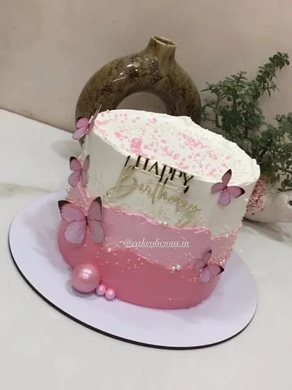 This minimalistic yet beautiful pink ombre cake is decorated with delicate butterflies. The flavor is a light and fresh vanilla with fresh fruits.