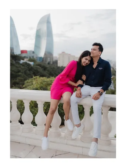 A sweet, candid moment from a pre-wedding shoot in Baku, with the Flame Towers in the background. This photo blends a famous landmark with a personal interaction, which is key to my destination storytelling approach.
