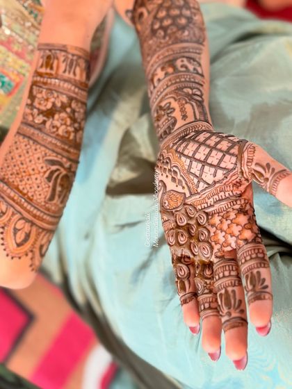A close-up of the intricate patterns on the palm of a bridal design.