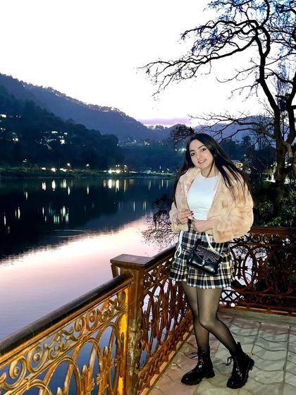 The beautiful sunset over the lake makes the perfect backdrop for my winter travel outfit.