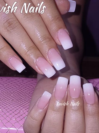 Another flawless execution of the Baby Boomer ombre on square-shaped acrylics.