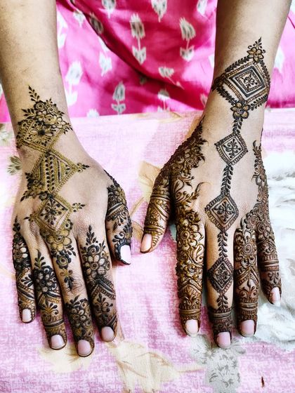 Hajira Mehendi Artist - Mehndi Artist Services Modern & Minimalist Designs photo 52