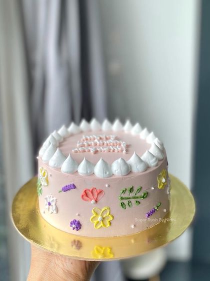 Elegant Floral & Minimalist Cakes photo 46