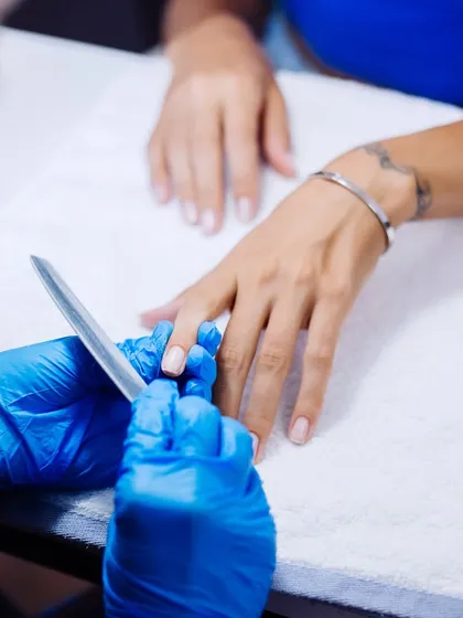 Precision and care in every detail. We begin each manicure by perfectly shaping your nails, laying the foundation for a healthy and beautiful result. It's the first step in your hand care ritual.
