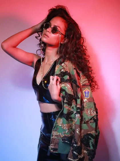 A dynamic pose against a colorful backdrop for a streetwear brand. We guide models to create movement and energy, resulting in photos that are perfect for engaging social media content and online stores.