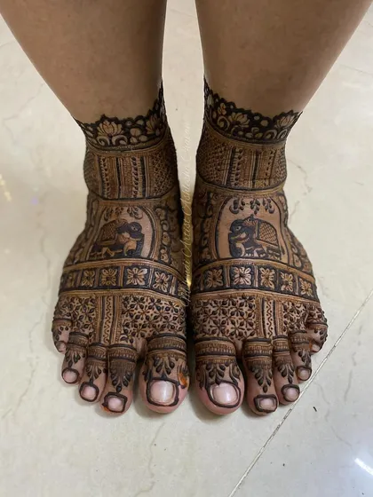 A classic bridal feet design with elephant motifs. The intricate patterns and full coverage make it a perfect choice for a traditional wedding.