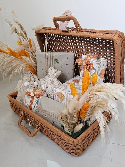The complete boho-themed hamper, a delightful mix of natural textures and warm, earthy colors. Crafting these delightful gifts is my passion, and every detail is chosen with love.