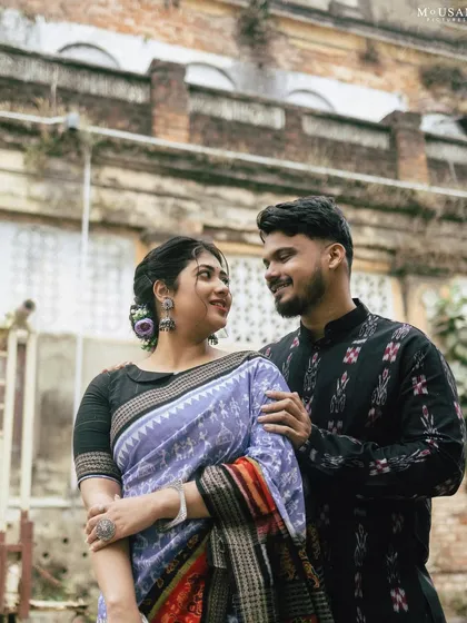 A close-up portrait showcasing their connection and the beauty of their traditional attire. The texture of the old brick building behind them adds a rich, historic feel to this Sambalpur pre-wedding photo.