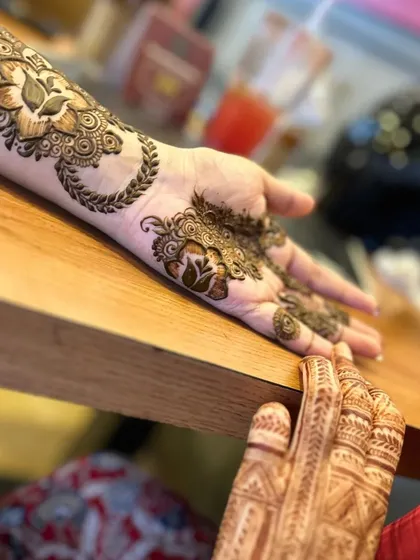 A wider shot of the henna session, showing the comfortable and relaxed atmosphere I try to create.
