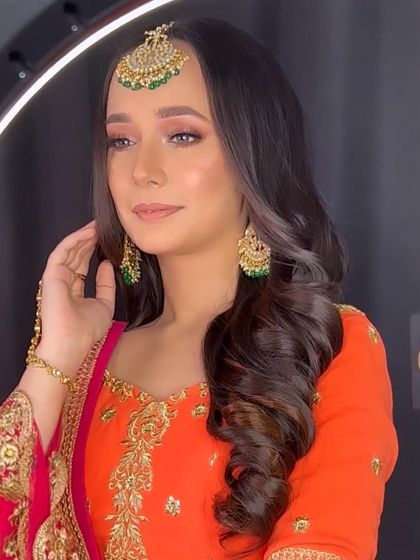 This portrait showcases the beautiful, glossy finish of the soft waves. The hair looks healthy and full of life, perfect for capturing stunning photos.