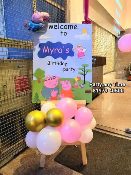 A welcome sign for a Peppa Pig themed birthday party.