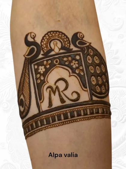 A close-up of the finished armlet with the couple's initials.