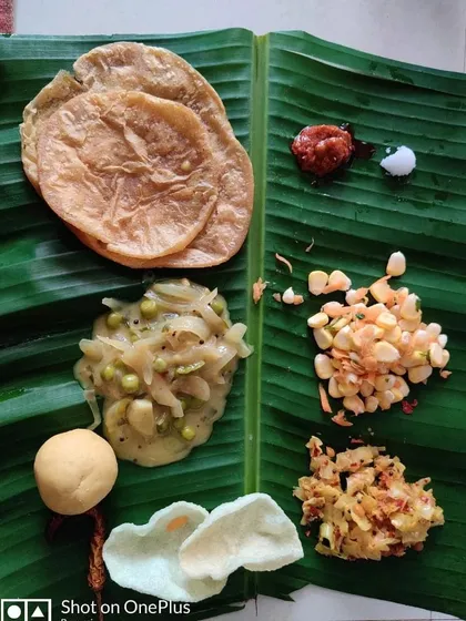 I offer a traditional `baale yelle oota` (banana leaf meal) service for an authentic South Indian festive experience. The meal includes a variety of dishes like holige, kosambari, and palya, all served fresh on the leaf.