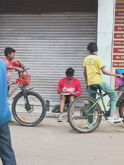 Another shot of the kids curiously watching me sketch. Moments like these are what make public sketching so rewarding.