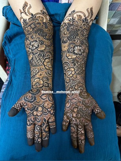 A full bridal design with a focus on clean lines and well-defined patterns, creating a very elegant and polished look.