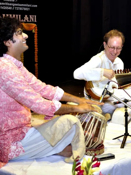 Sharing a laugh with the late Sarod maestro Ken Zuckerman ji during a performance. His humour and deep knowledge made every concert with him an invaluable lesson in music and life.