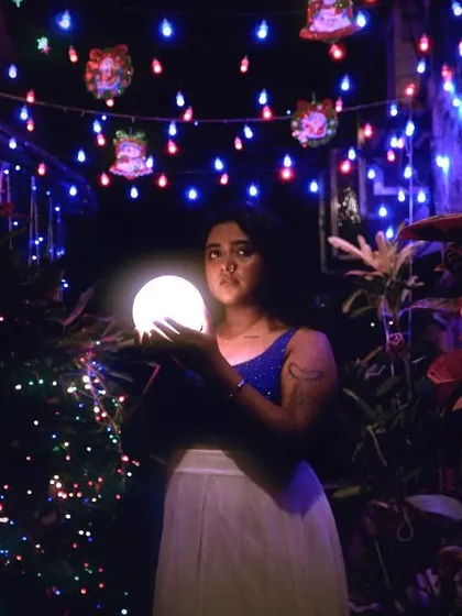 Another enchanting shot from the "Noor" visualizer. This photo plays with light and shadow to create a mystical atmosphere that reflects the song's mood.