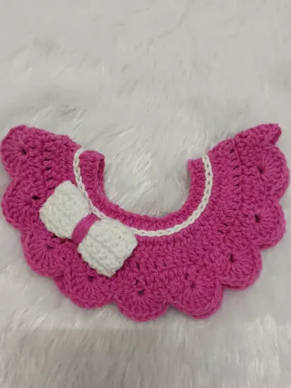 A detailed look at the pink scalloped collar. The stitchwork is consistent and neat, ensuring a high-quality finish for this sweet accessory.