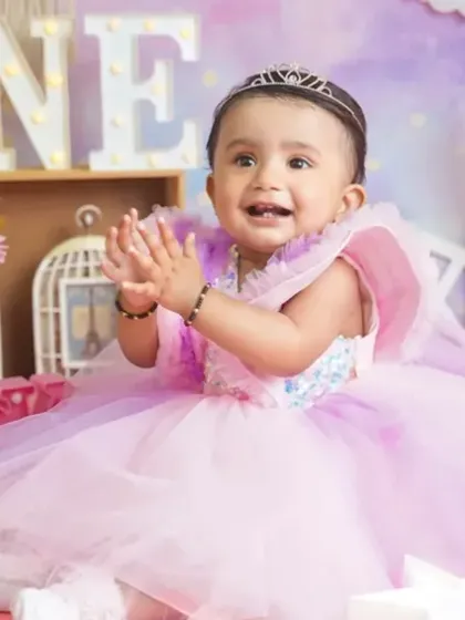 A round of applause for the birthday girl. Her happy claps and bright smile made this pre-birthday shoot so much fun.