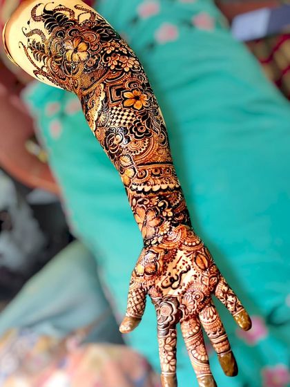 Hajira Mehendi Artist - Mehndi Artist Services Intricate Bridal & Sangeet Designs photo 34