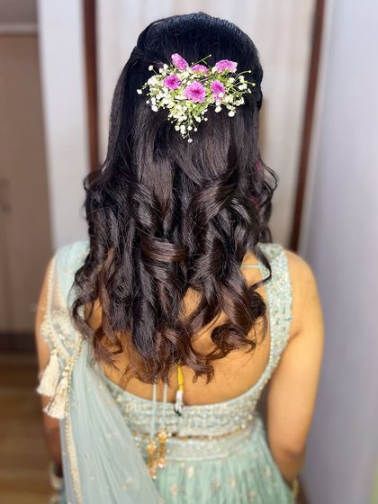 Elegant Hairstyles: Curls, Updos & Florals photo 24