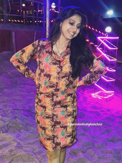 Embrace the sleek silhouette of our printed crepe skirt co-ord. This animal print design is a power duo that will make your confidence shine.